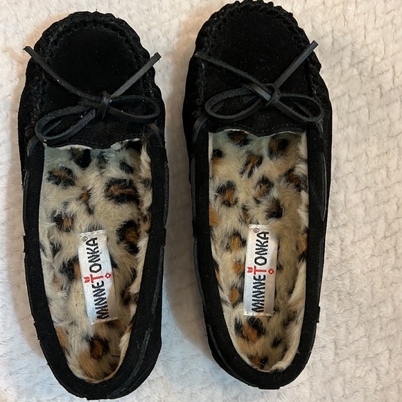 Minnetonka Womens Britt Trapper Black Slipper Moccasins Size 6 Animal Print - Picture 7 of 9